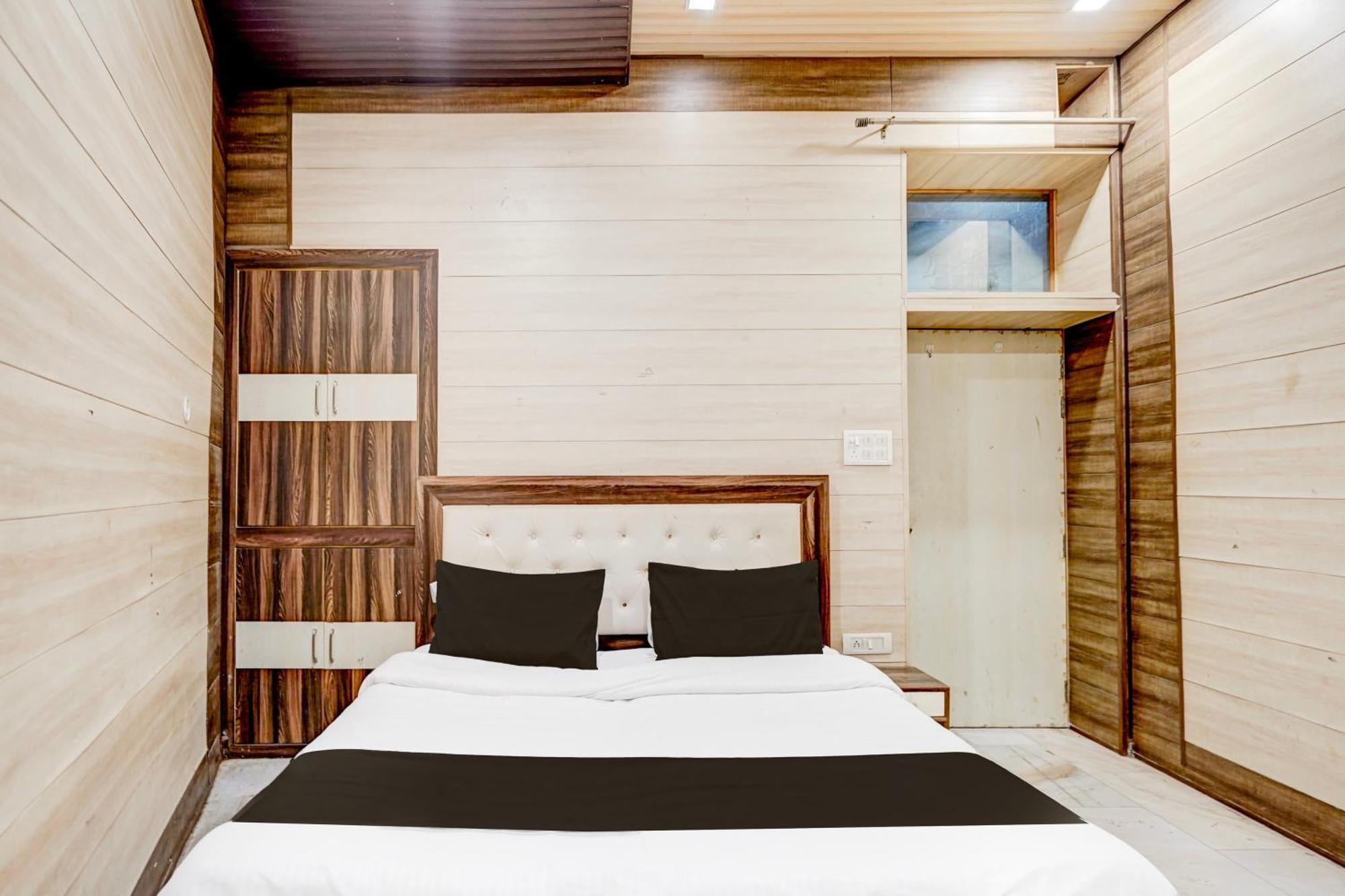 Hotel O Mayur Resort Матхура Екстер'єр фото